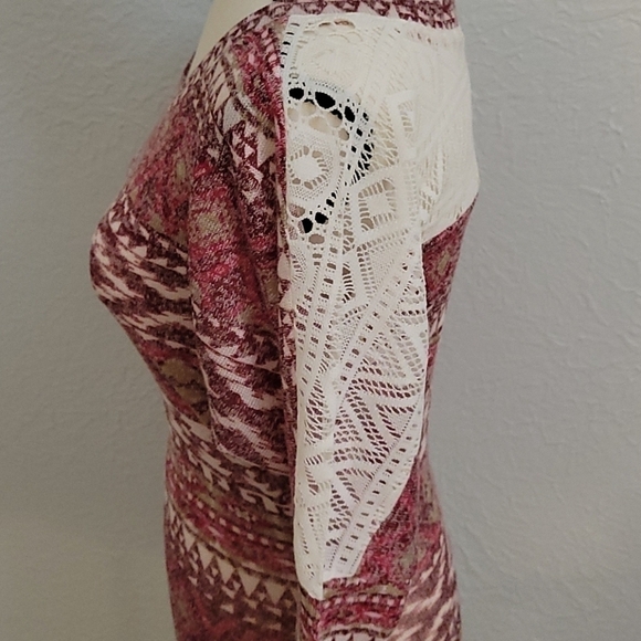 3/$30 Almost FAMOUS Southwestern Aztec Ikat Ruched Oxblood Blouse - Picture 4 of 9